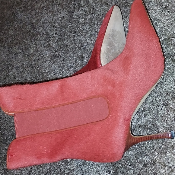 MANOLO BLANIK EUC red ponyhair booties - Picture 9 of 9